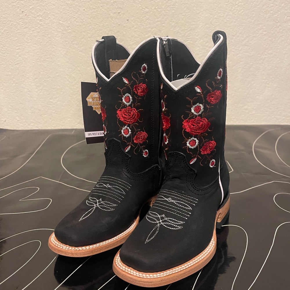 Floral Embroidered Black Cowboy Boots